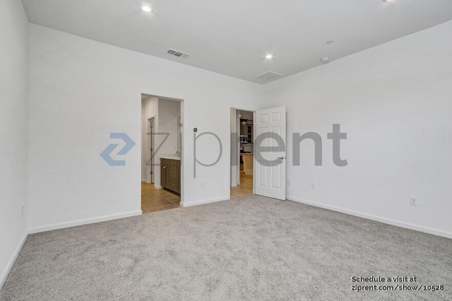 Building Photo - Unit