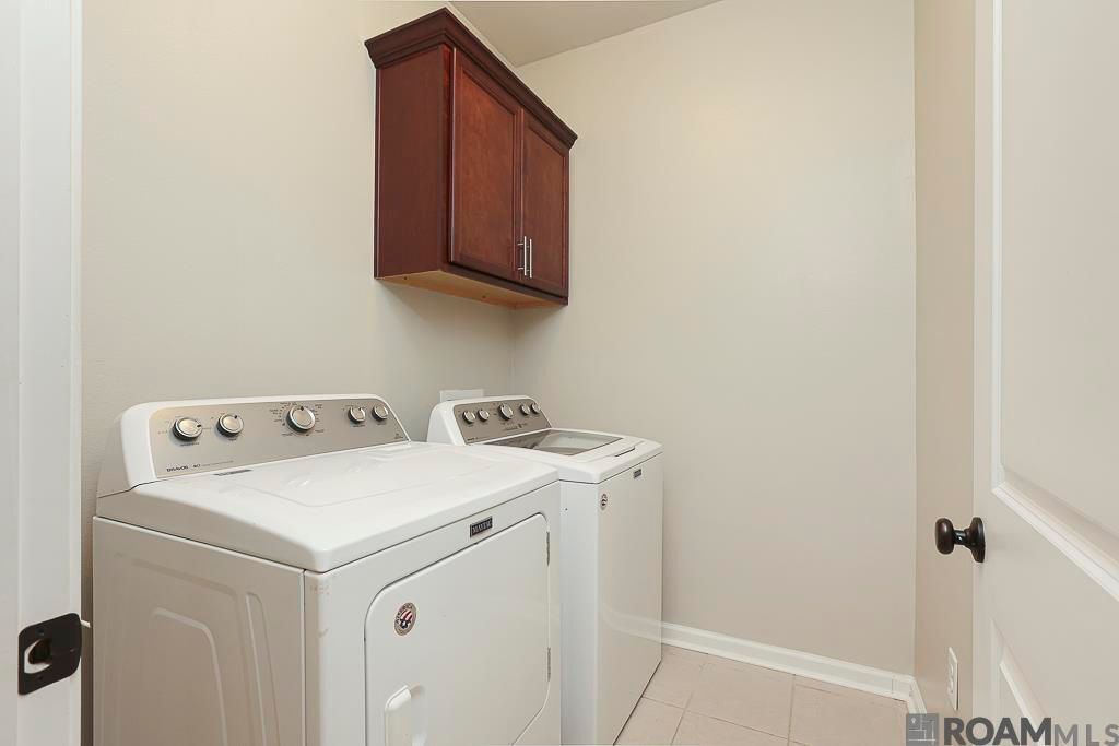 Building Photo - 18317 Sunset Park Dr