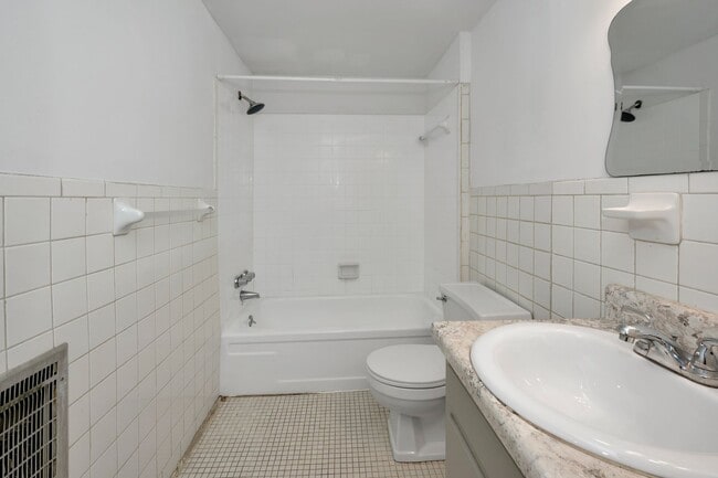 Interior Photo - Monette