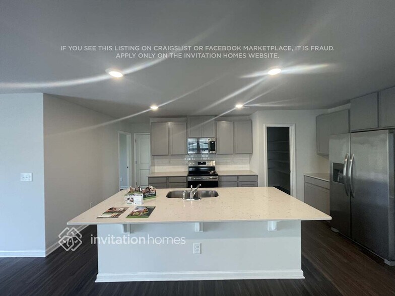 Building Photo - 5117 Spring Breeze Blvd