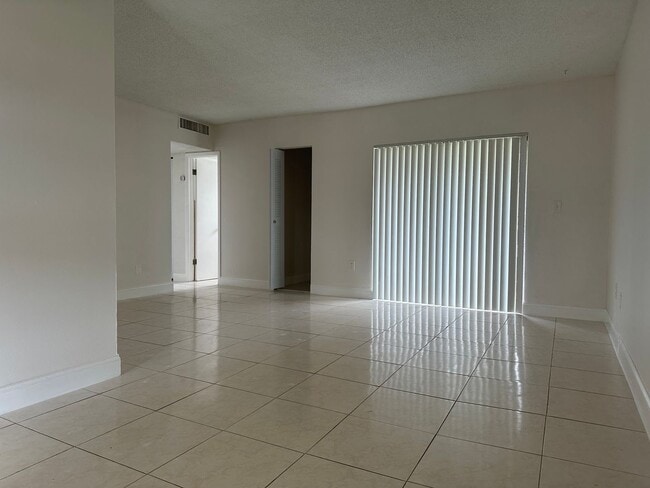 Building Photo - Beautifully Reovated 1b1b For Rent Now- Miami Gardens