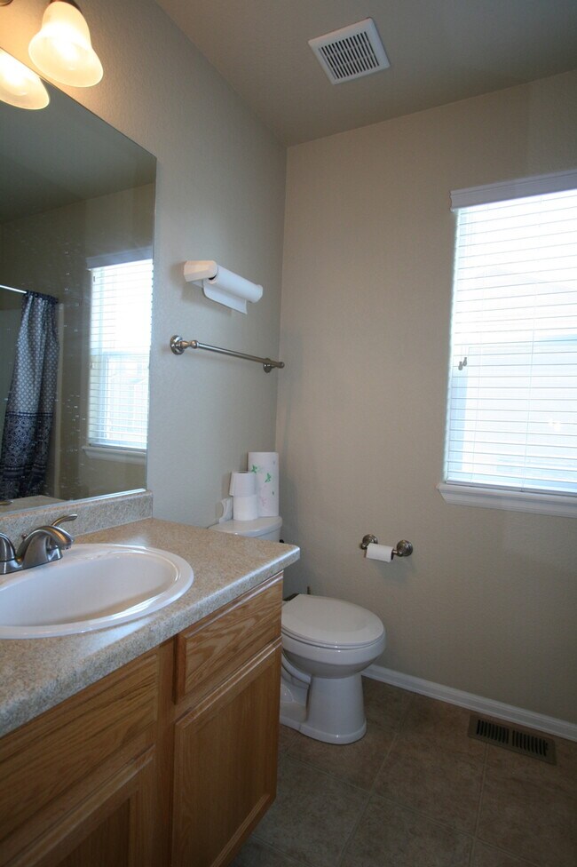 Building Photo - 3 Bedroom Home in Painted Sky!