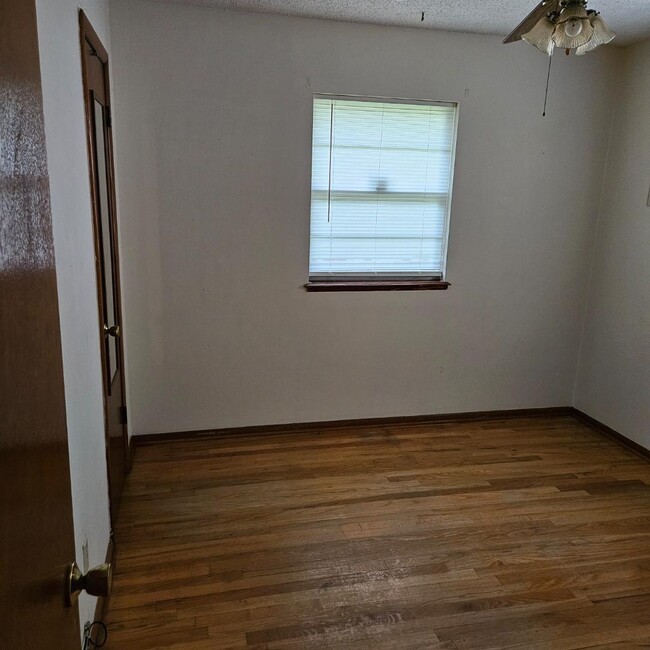Building Photo - 5828 NW Dearborn Ave