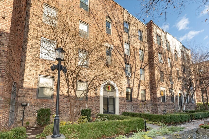 Primary Photo - 64 Sagamore Rd