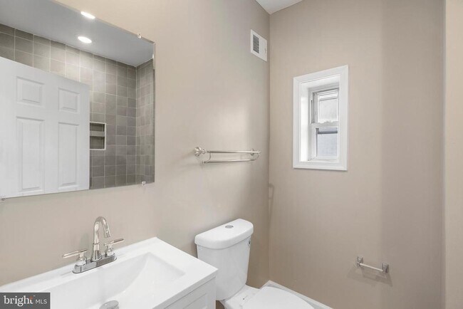 Building Photo - 945 Ashburton St