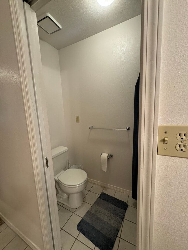 Building Photo - 825 W Sage St