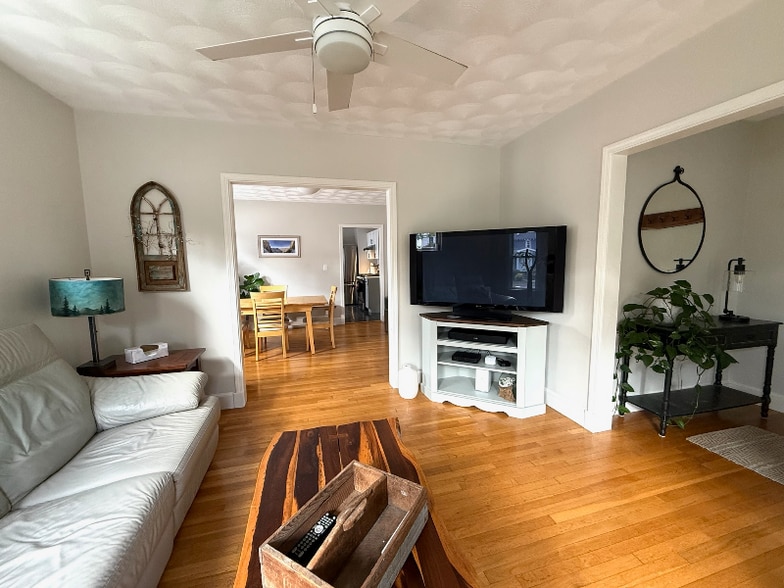 Building Photo - 37 Lindale Ave