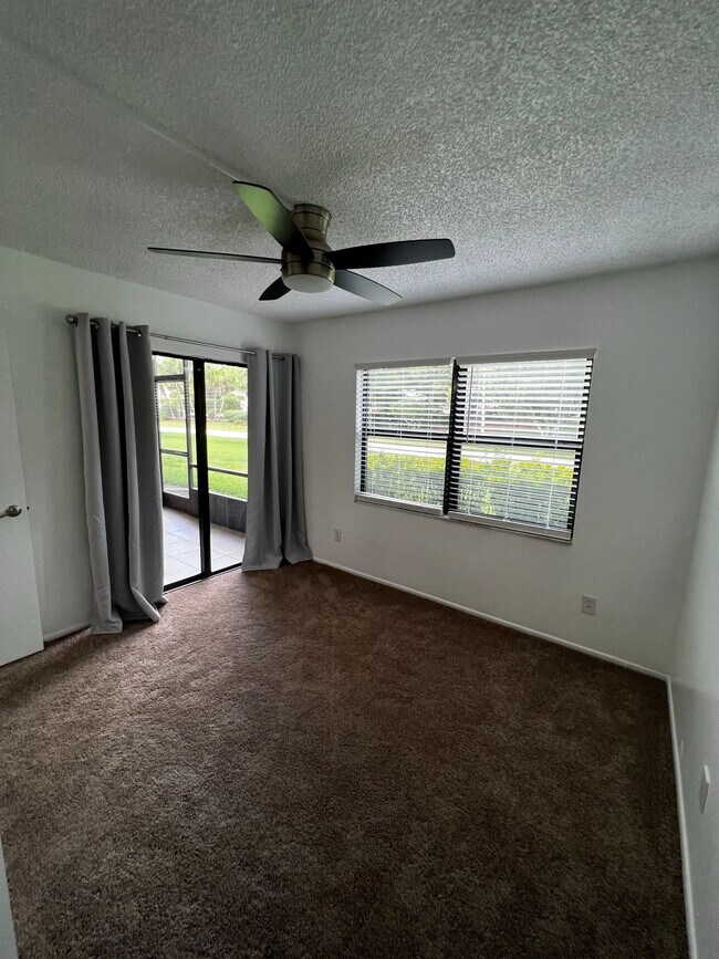 Building Photo - 3200 Candle Ridge Dr