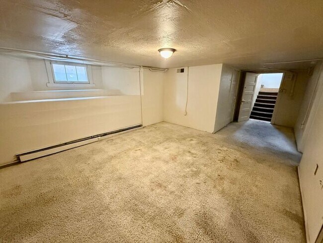 Building Photo - 1/2 Off First Months Rent! 3 Bed + 2 bonus rooms in basement, 2 Bath Home NEAR CSU! Flexible leas...