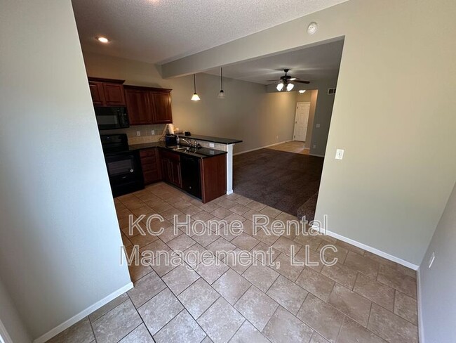 Building Photo - 1610 N 127th St
