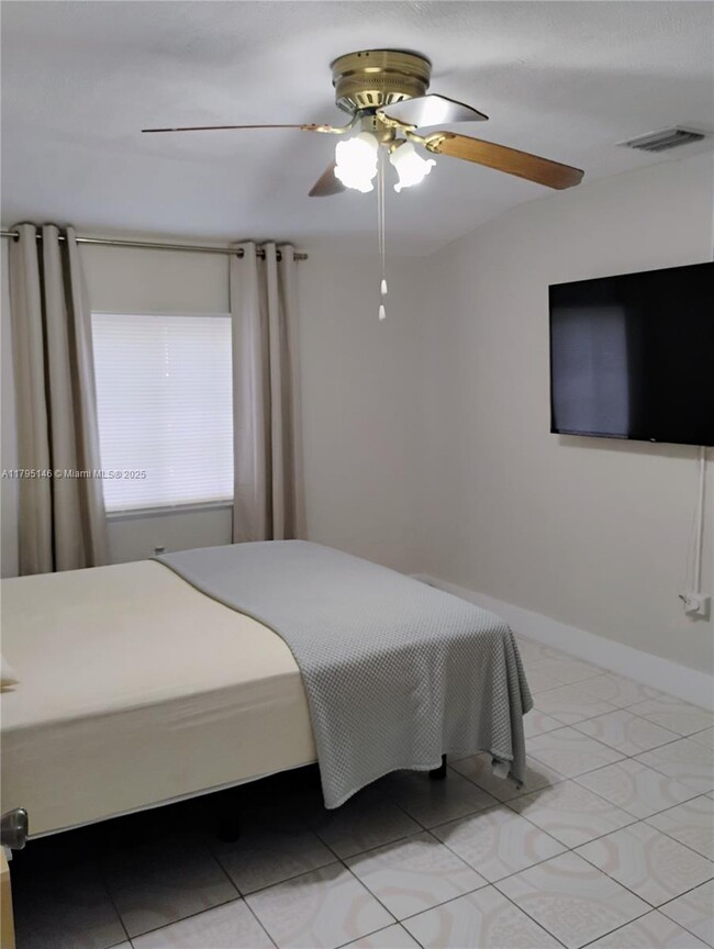 Building Photo - 252 S Biscayne River Dr