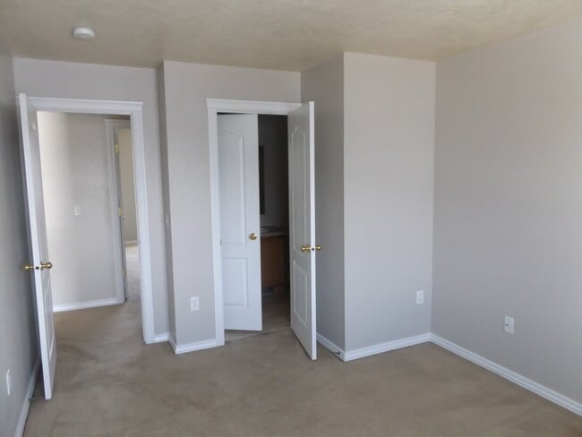 Building Photo - Beautiful Open Floor Plan Featuring Two Be...