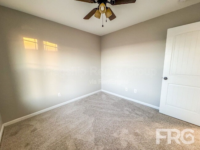 Building Photo - 200 Willow Pond Dr