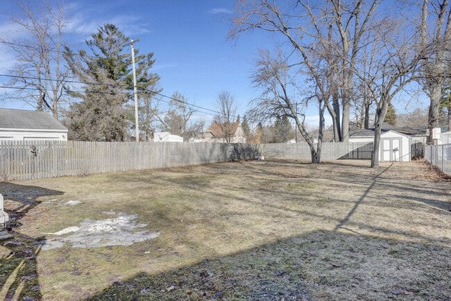 Building Photo - 139 Mosser St
