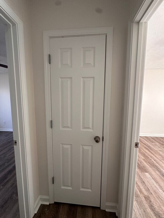 Building Photo - 121 Clyde Dr