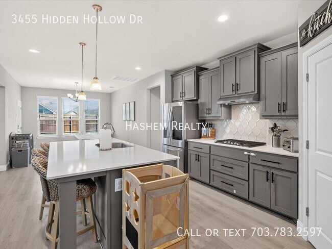 Building Photo - 3455 Hidden Holw Dr