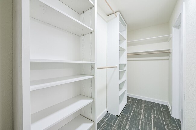 Building Photo - 19507 Spoonwood Dr