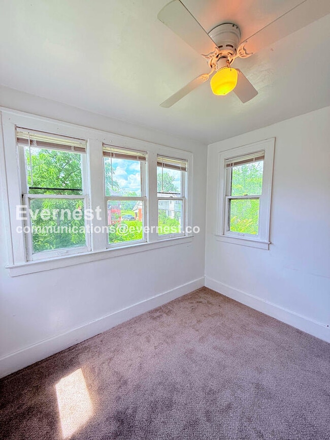 Building Photo - 4 Bed/2 Bath Home with Fenced Yard / Vouchers Accepted / Available Soon!