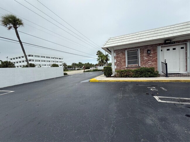 Building Photo - 412 S Cypress Rd