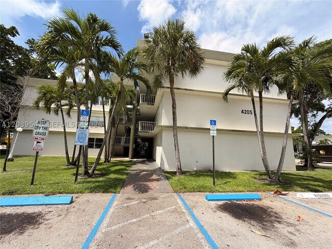 Building Photo - 4205 N University Dr