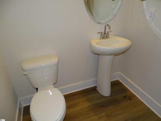 Building Photo - 146 Bromes Way