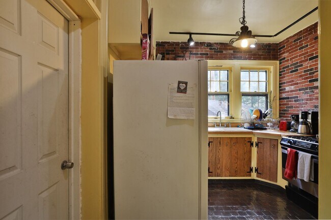Building Photo - 2120 Iuka Ave
