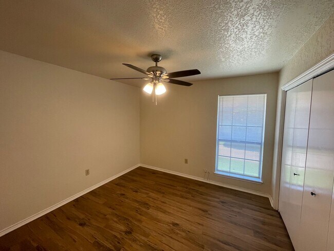 Building Photo - 3149 Tudor Ln