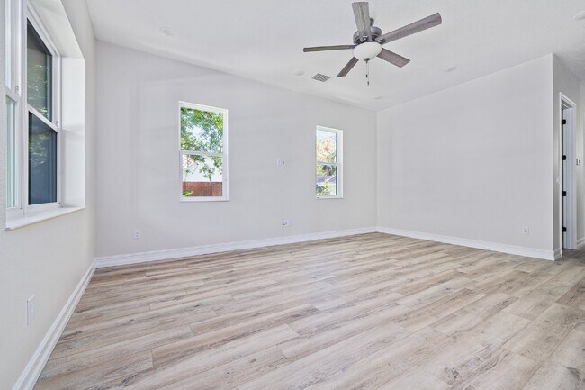 Building Photo - MODERN 4-BEDROOM TAMPA HOME | BUILT 2023 | FENCED YARD | PET FRIENDLY