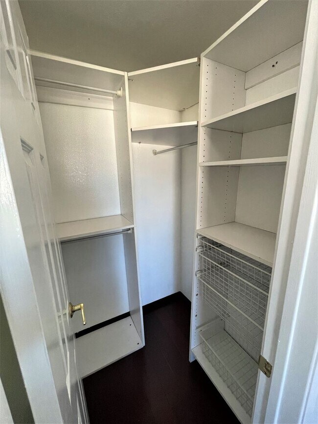 Building Photo - 15455 Sherman Way