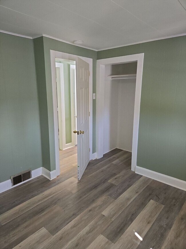 Building Photo - 4-5 Bedroom, 2 Bathroom 2-Story Detached H...