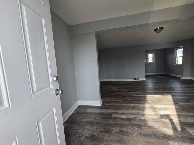 Building Photo - 1502 Market St