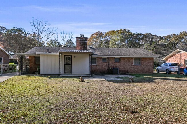 Building Photo - 839 Greg Dr