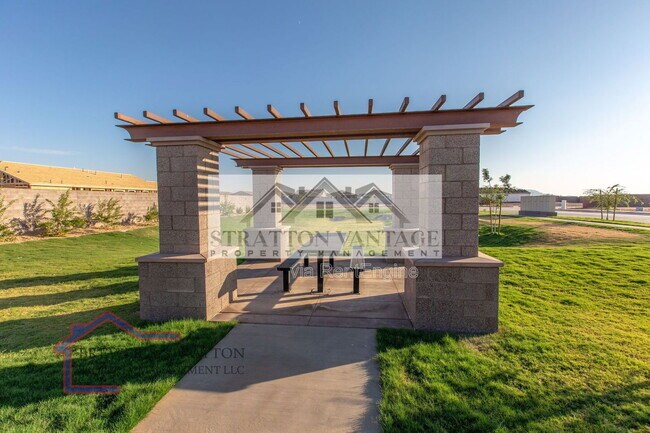 Building Photo - 9638 E Tesla Ave