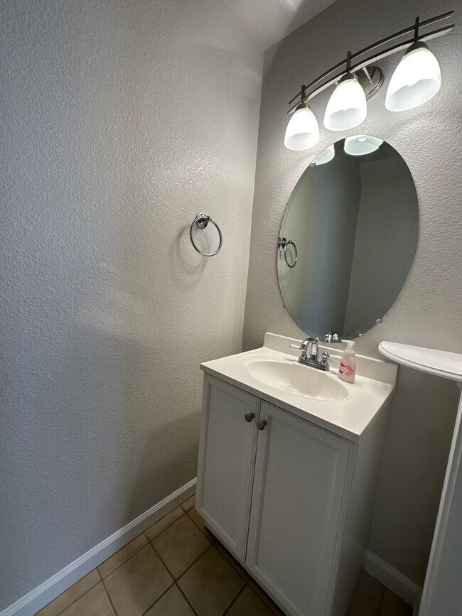 Building Photo - Spacious 3 bedroom townhome near Peterson ...