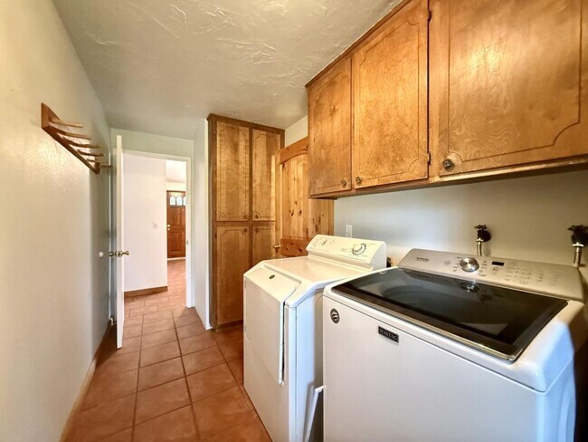 Building Photo - 9042 Monument Dr