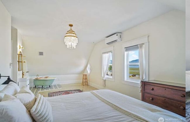 Building Photo - 5060 WA-106