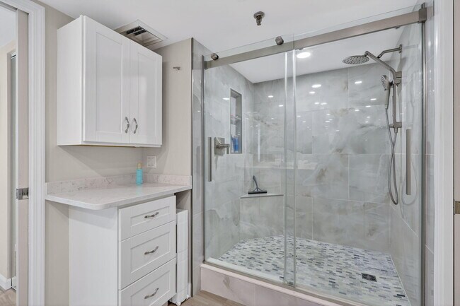 Building Photo - 9650 S Ocean Dr