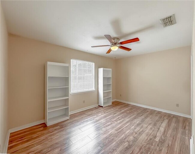 Building Photo - 1555 Sprucewood Trail