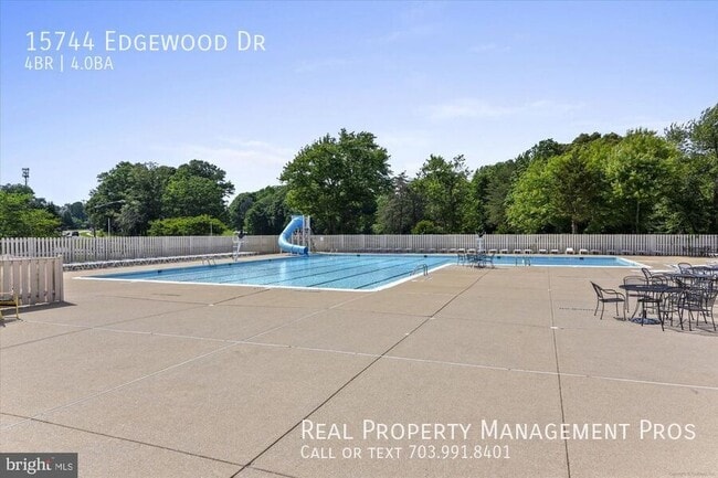 Building Photo - 15744 Edgewood Dr