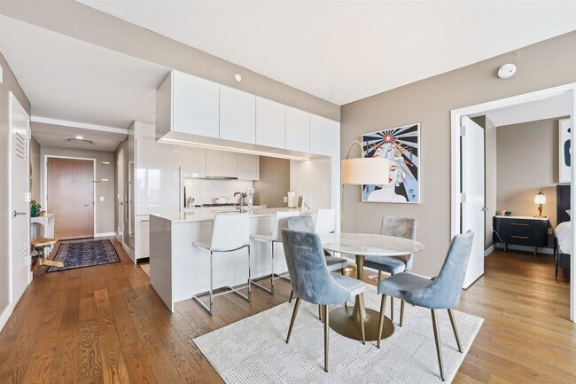 Building Photo - 99 Hudson St