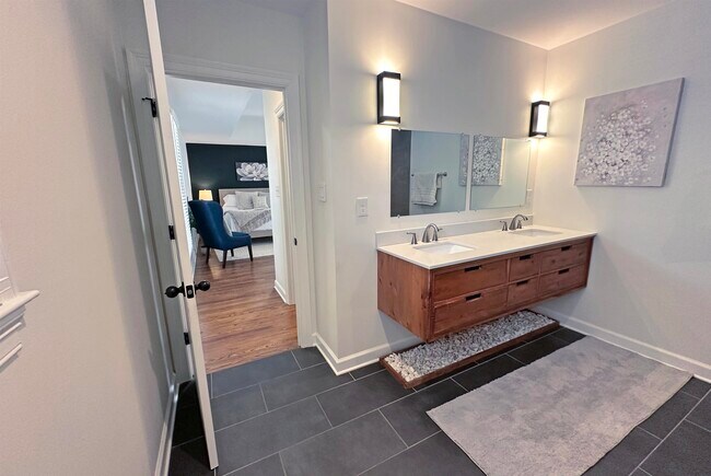 Building Photo - 3815 Montclair Dr