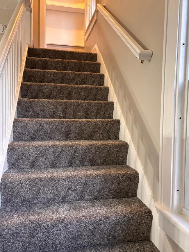 Building Photo - 438 Wales Rd NE