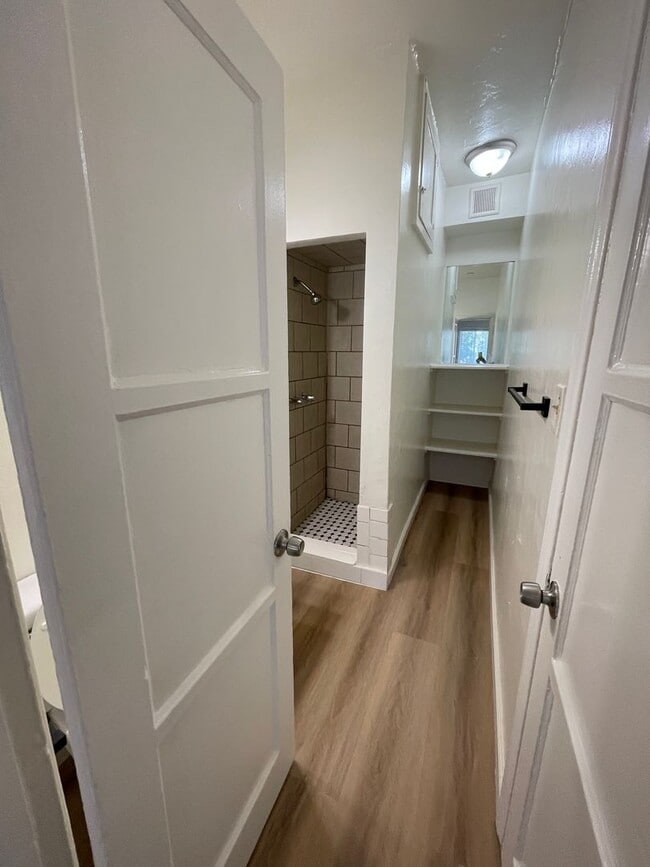 Building Photo - Lower 1 Bedroom 1 Bath in Long Beach