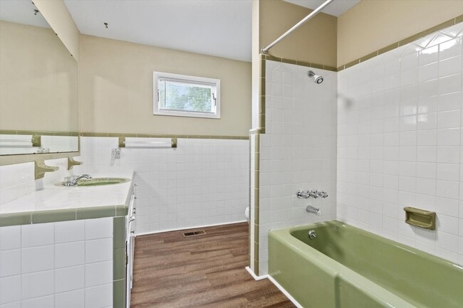 Building Photo - Charming Full Brick Home in Peaceful Count...