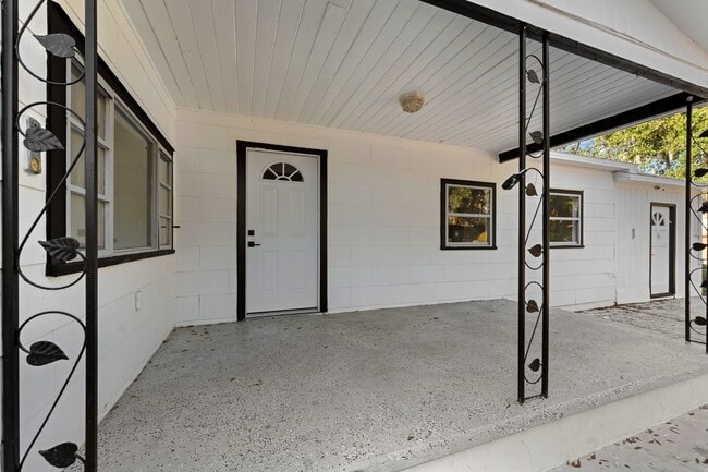 Building Photo - 10821 Cedar St