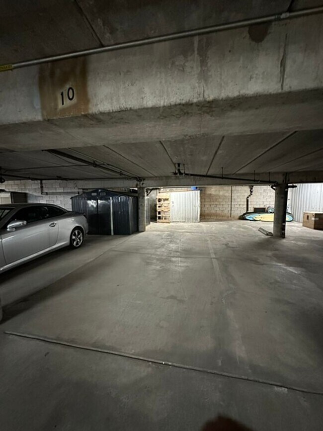 Building Photo - 4705 Marina Dr