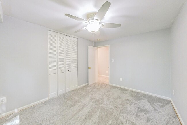 Building Photo - 10501 Montrose Ave