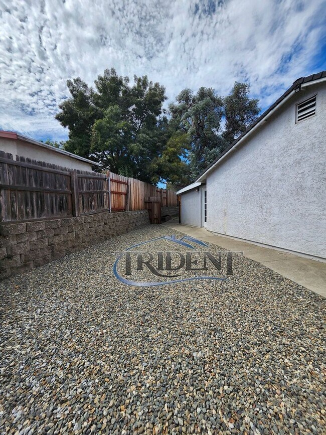 Building Photo - 100 Brock Dr