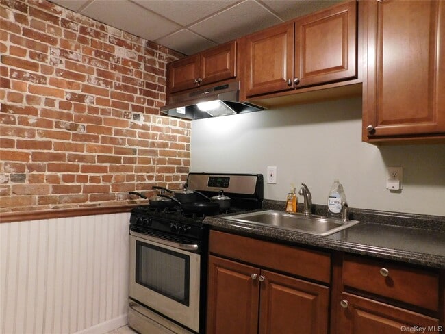 Building Photo - 206 E Main St