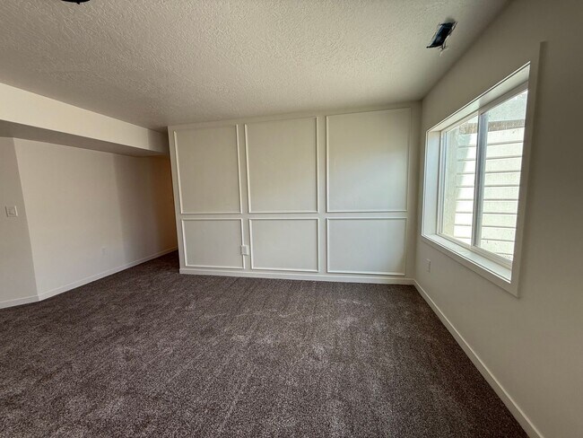 Building Photo - 881 W Sagewood Dr
